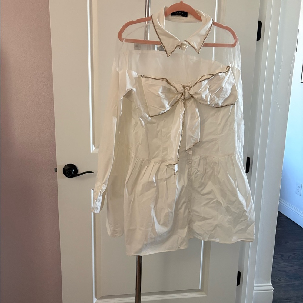 AKIRA White Long-Sleeve Top